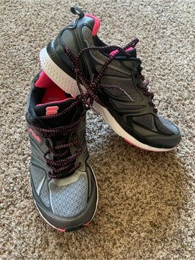 FILA Gray and Pink Women's Athletic Cool Max Memory Foam Shoes